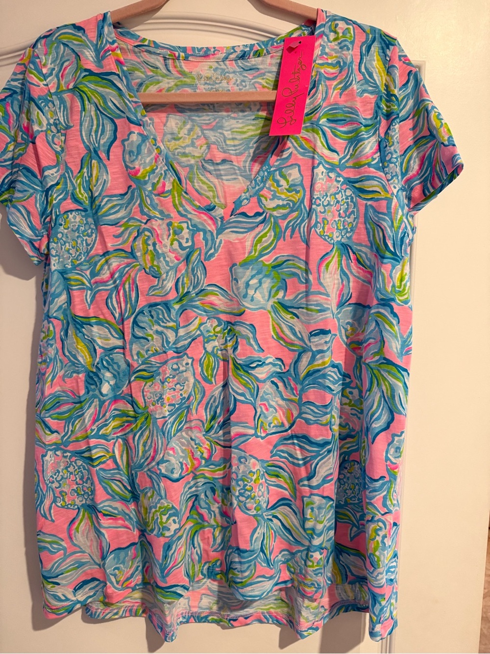 Lilly Pulitzer Etta V-Neck Tee Size Large NWT
